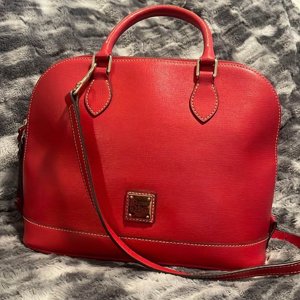 Red Dooney & Bourke hang/shoulder bag.